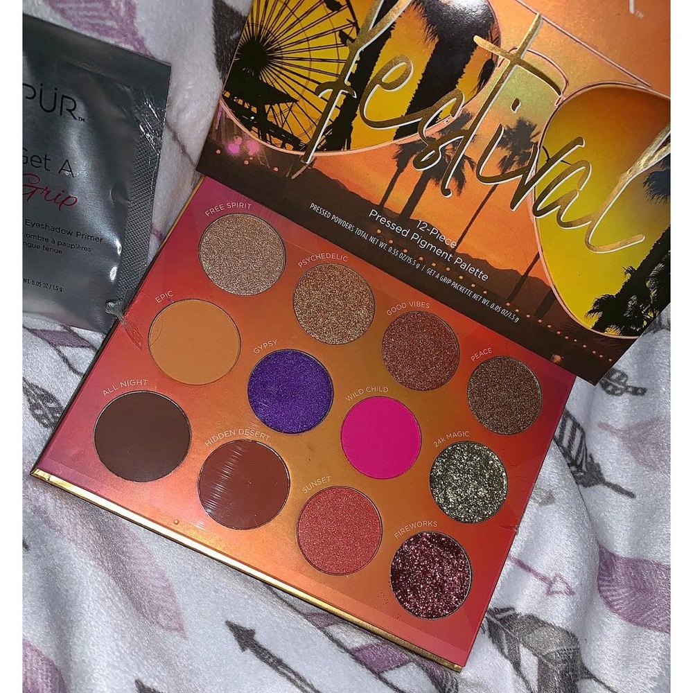 Pressed eyeshadow palette